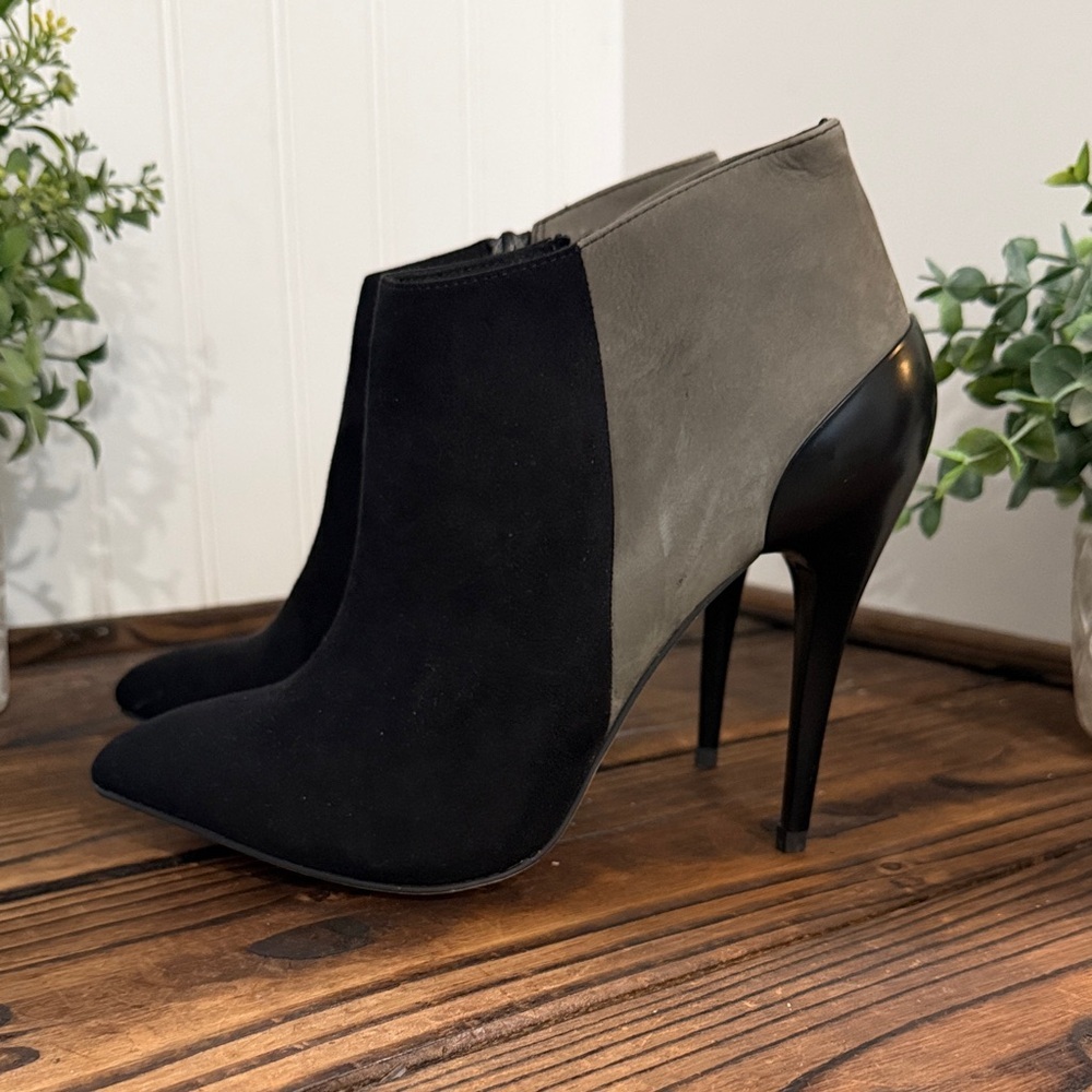 NWT Aldo Black and Gray Sueded Stiletto Ankle Boots